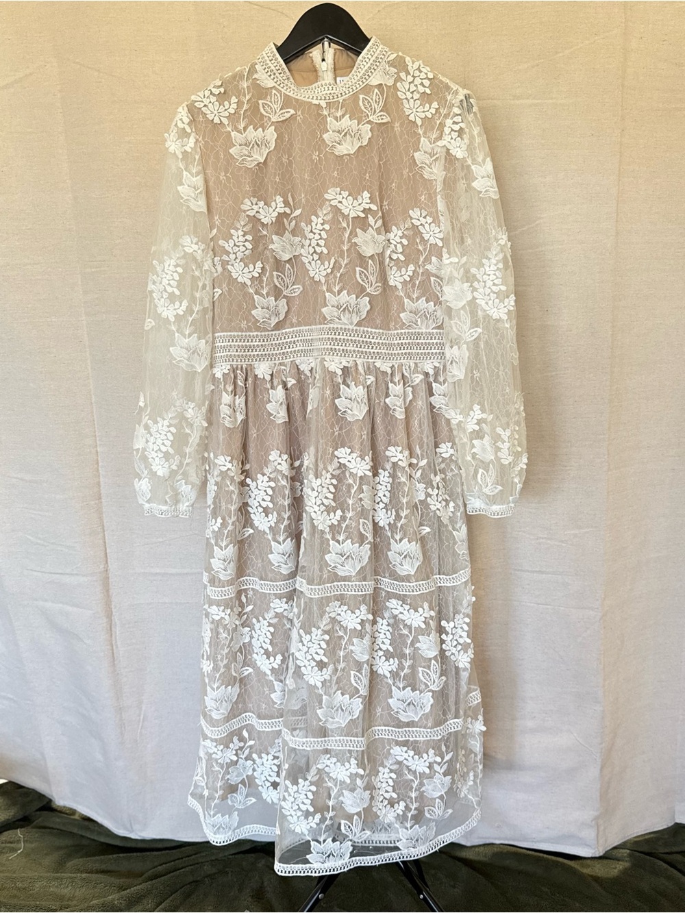 Ivy City Co White Floral Lace Midi Dress